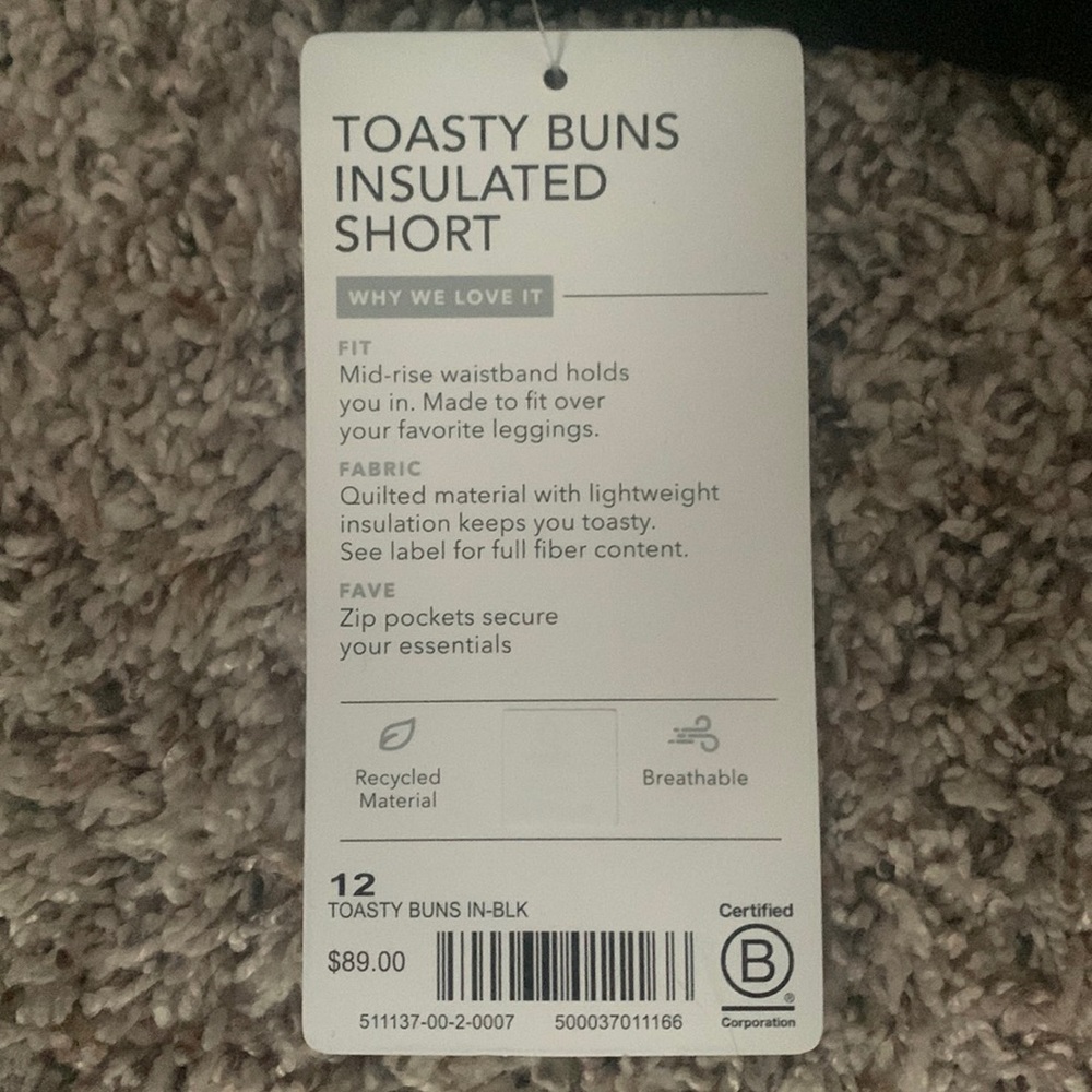 NWT Athleta toasty buns insulated shorts. Adorable!!